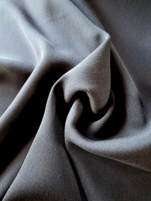 Tesatura fluida - crepe din matase naturala cu design uni, Bleumarin închis