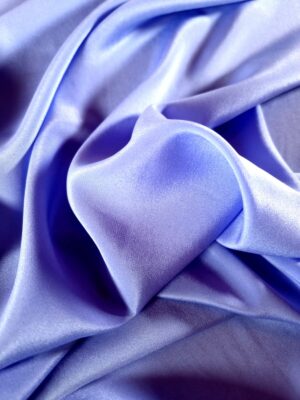 Tesatura fluida - crepe din matase naturala cu design uni, Lila