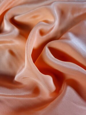 Tesatura fluida - crepe din matase naturala cu design uni, Portocaliu deschis