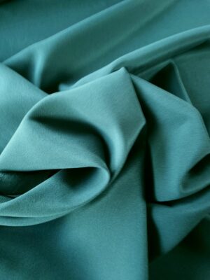 Tesatura fluida - crepe din matase naturala cu design uni, Verde inchis