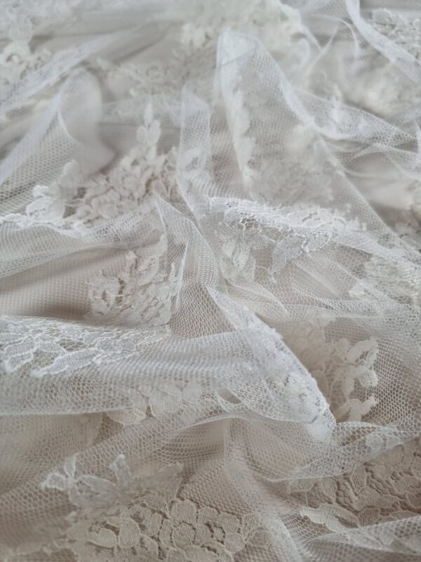 Dantela premium din fibre naturale cu design floral si borduri simetrice, Ivoire