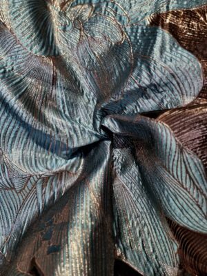 Tesatura devore cu flori mari Turcoaz cu striatii din fir de lurex auriu, pe suport de Organza neagră