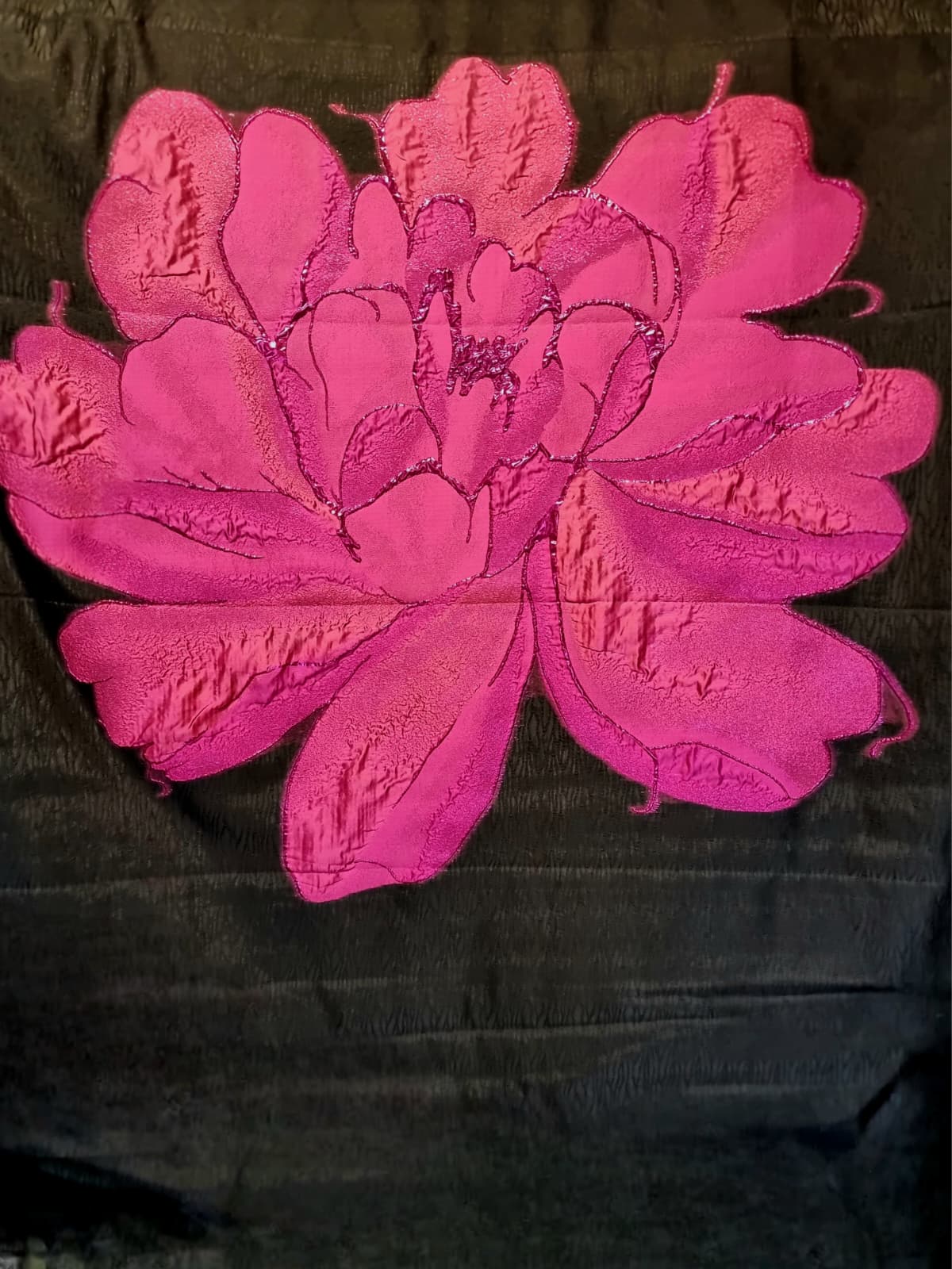 Tesatura devore tip panou cu trandafir imens - cyclamen si insertii de fir lurex pe suport de Organza neagră - imagine 10