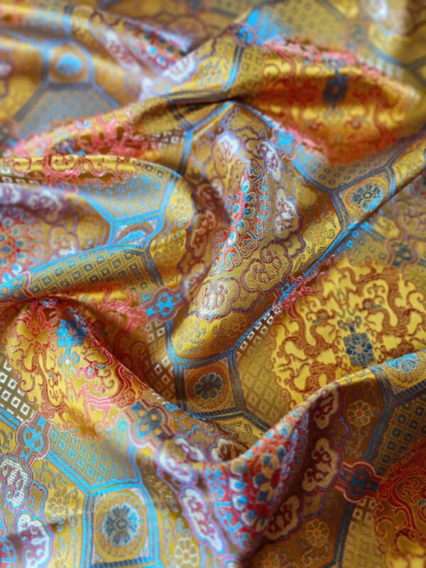 Tesatura Jacquard cu motive geometrice tip mandale,  nuanțe de Galben miere / Portocaliu