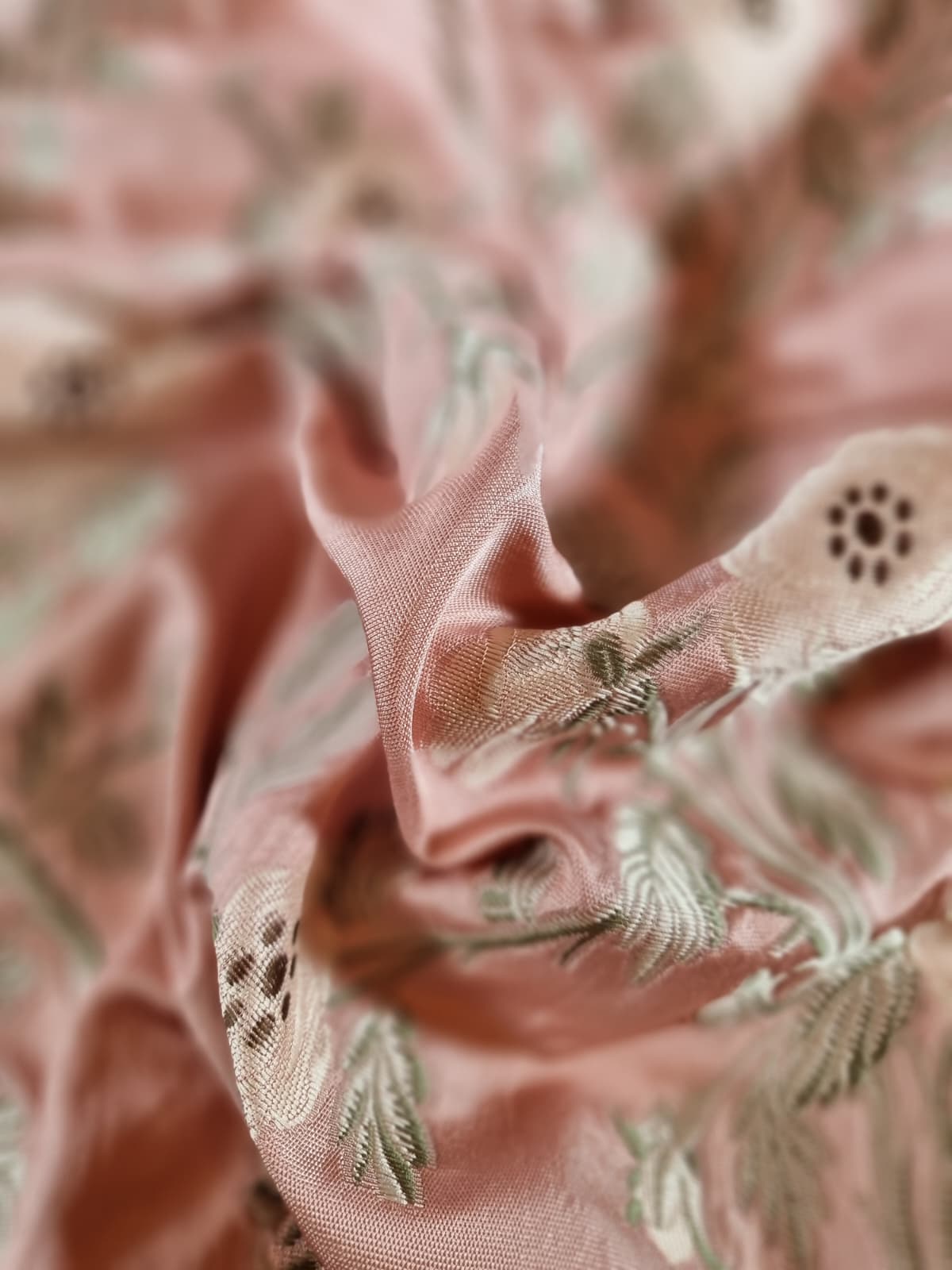 Tesatura Jacquard cu fibre din matase naturala - model floral, Roz Vintage / Verde / Crem - imagine 7