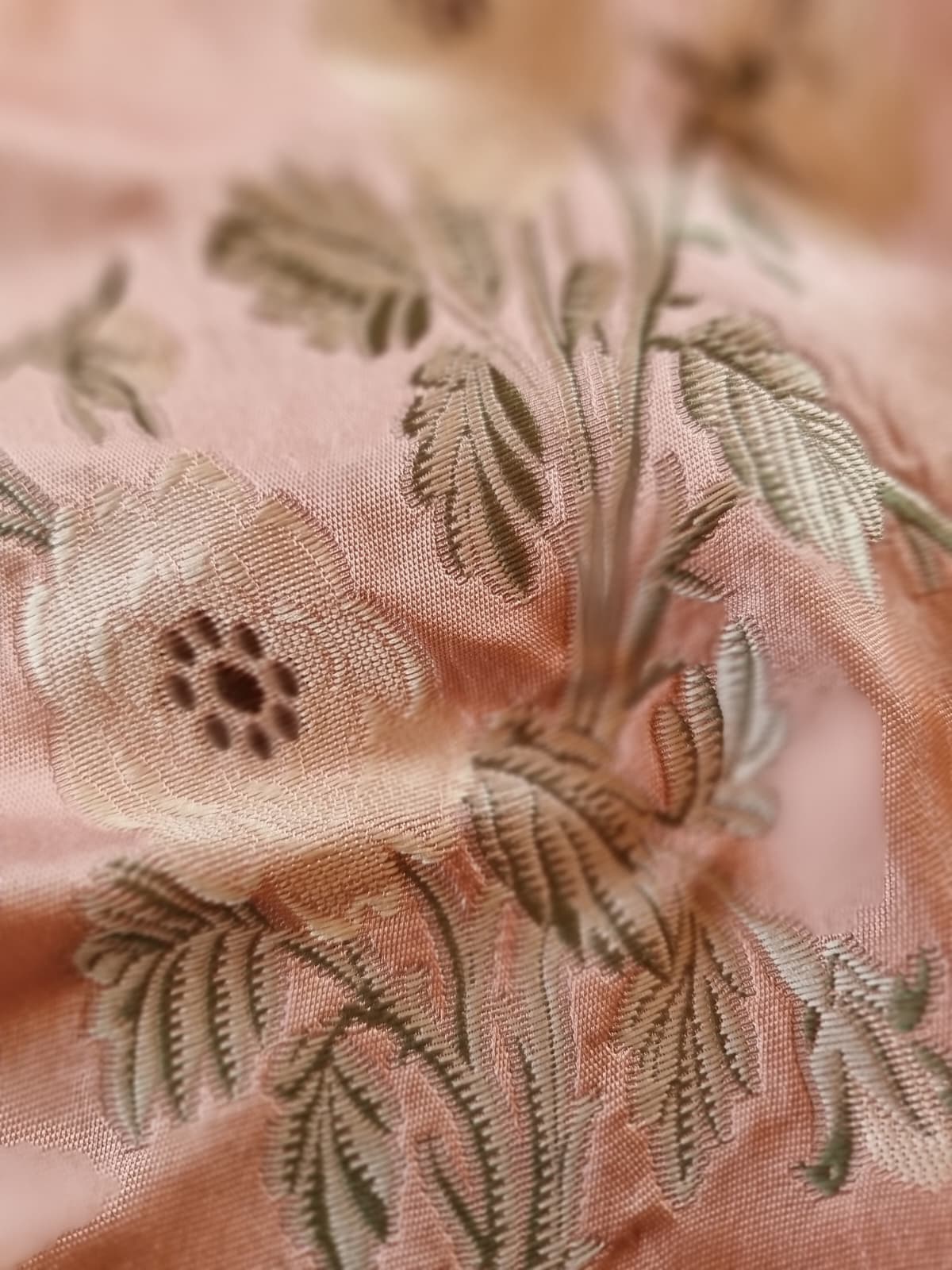 Tesatura Jacquard cu fibre din matase naturala - model floral, Roz Vintage / Verde / Crem - imagine 8