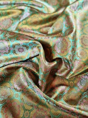 Tesatura Jacquard cu motive geometrice, Vernil / Roz