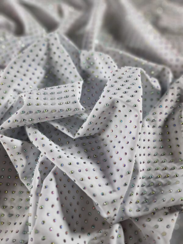 Tesatura elastica tip jerse cu aplicatii de strasuri multicolore pe fond Alb