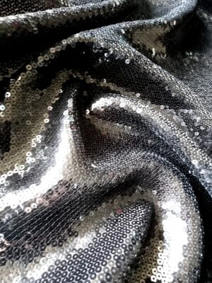 Tesatura cu paiete negre pe suport de Organza