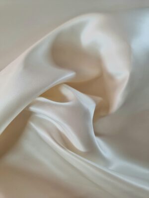 Tesatura tafta plină - tip duchesse cu ambele fete sidefate, design uni, Ivoire