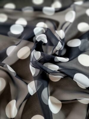 Voal Georgette matase naturala - design cu buline albe pe fond negru