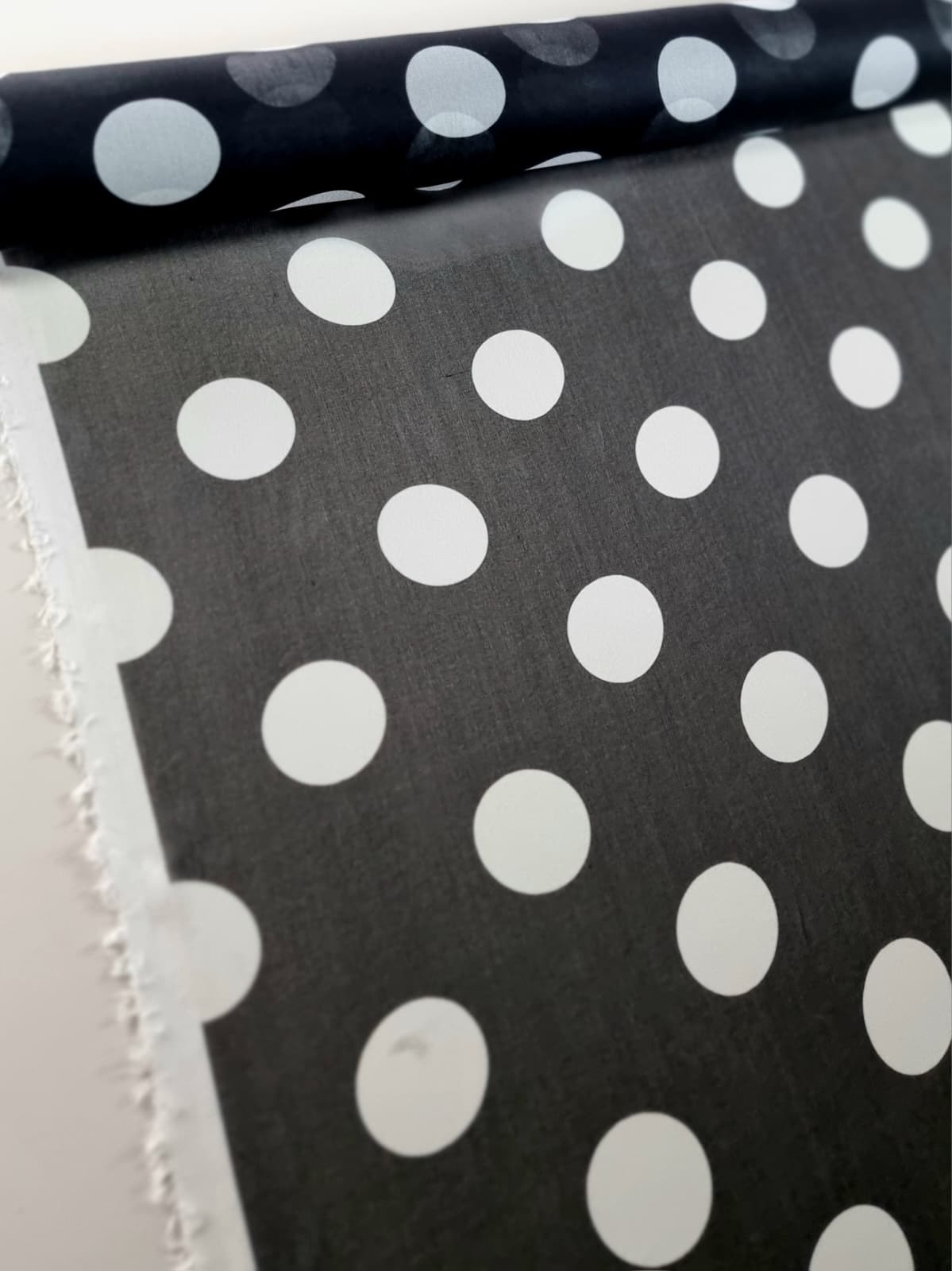 Voal Georgette matase naturala - design cu buline albe pe fond negru - imagine 3