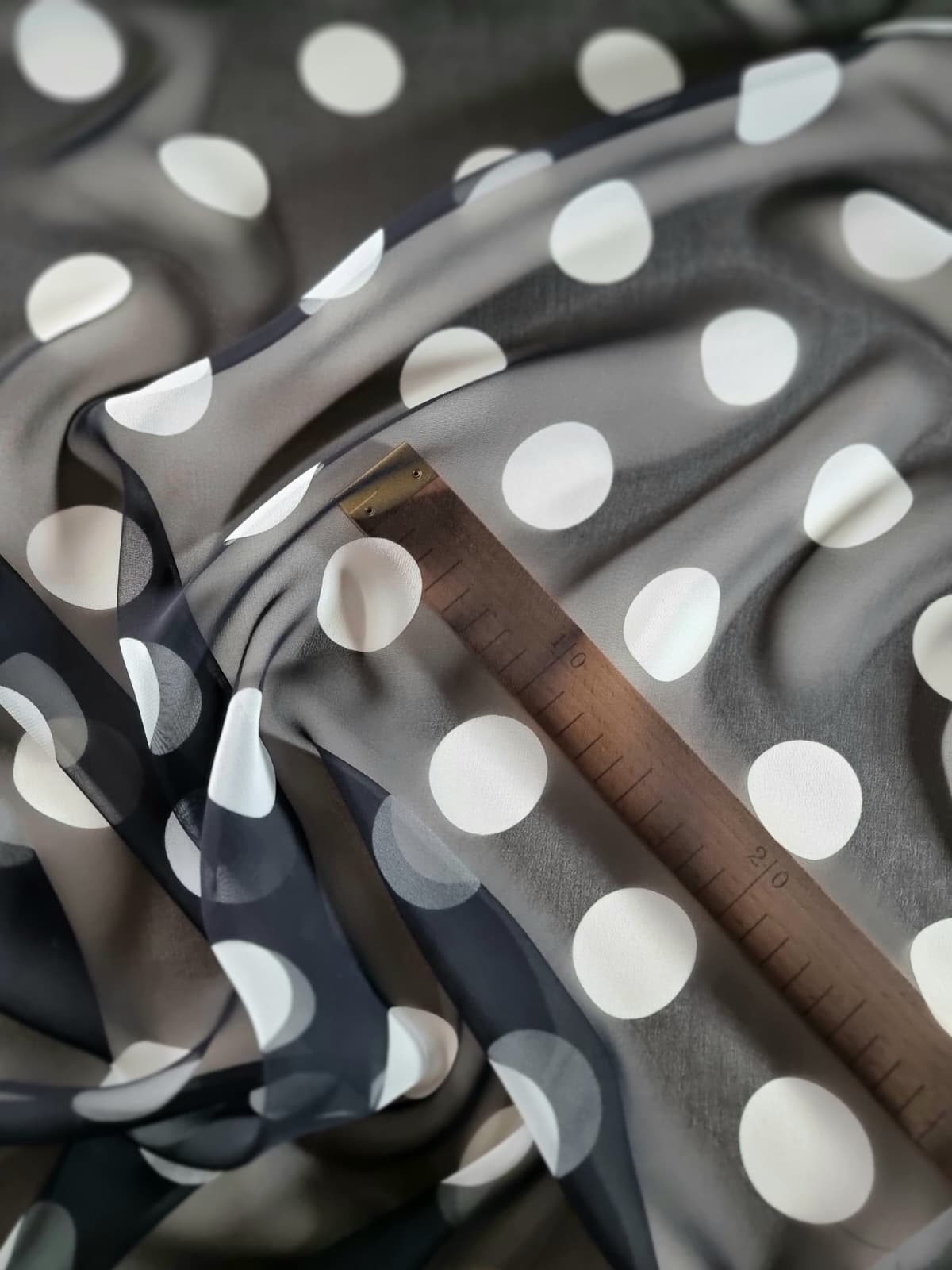 Voal Georgette matase naturala - design cu buline albe pe fond negru - imagine 9