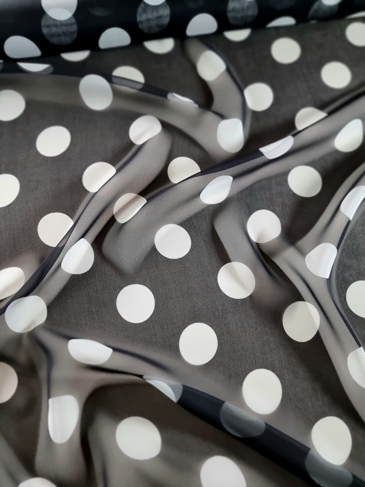 Voal Georgette matase naturala - design cu buline albe pe fond negru - imagine 10