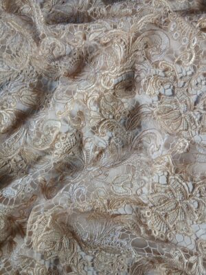 Dantela tip macrame, ajurata, bej deschis