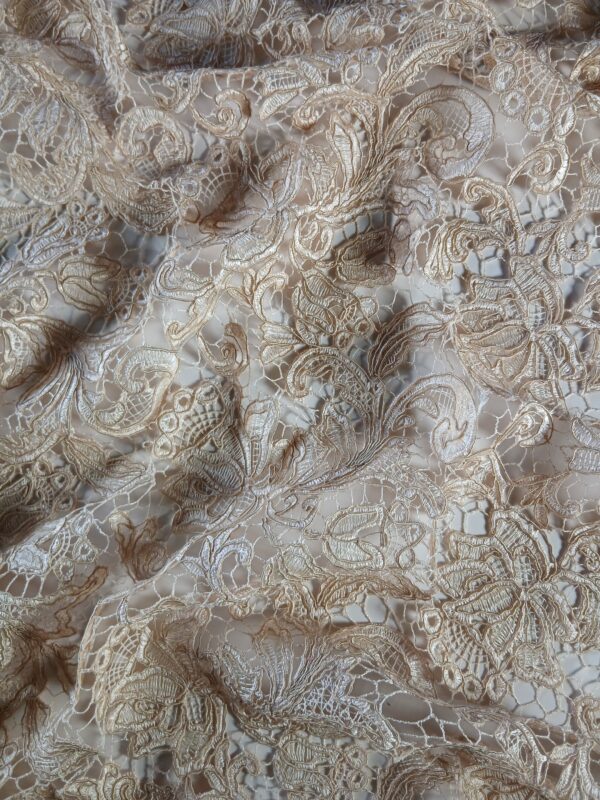 Dantela tip macrame, ajurata, bej deschis