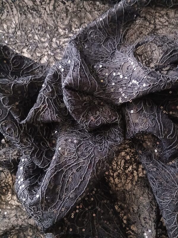 Dantela cu broderie ajurata, micropaiete, pe suport dantelat Chantilly, negru