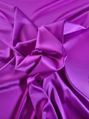 Țesătură crepe de chine, din mătase naturală, cu 5% elastan, dublu face satinat/mat, mov sfeclă