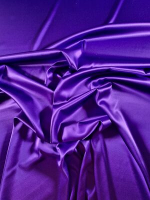 Țesătură crepe de chine, din mătase naturală, cu 5% elastan, dublu face satinat/mat, mov cardinal intens