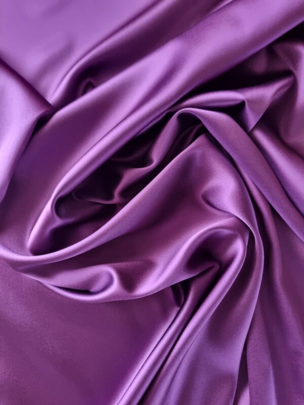 Țesătură crepe de chine, din mătase naturală, cu 5% elastan, dublu face satinat/mat, mov prună