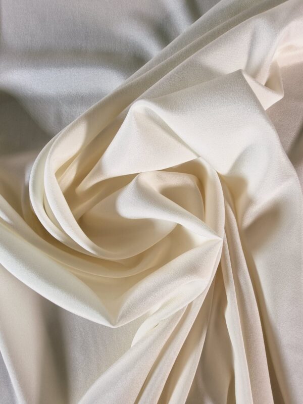 Țesătură crepe de chine, din mătase naturală, cu 5% elastan, mat, crem