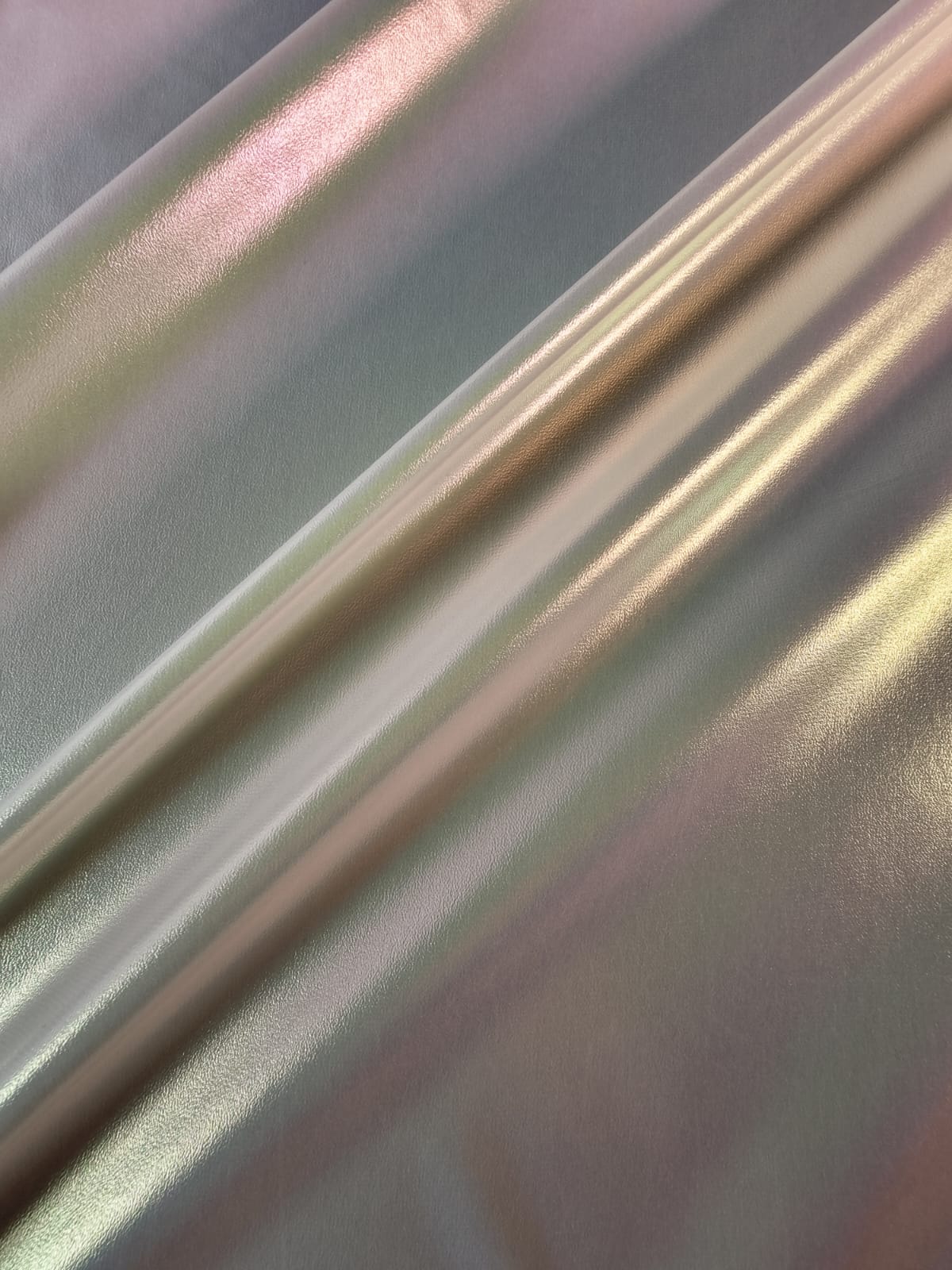 Țesătură din mătase naturală subțire politurizată, cu efect opalescent irizat, ivoire cu reflexe pastel - imagine 2