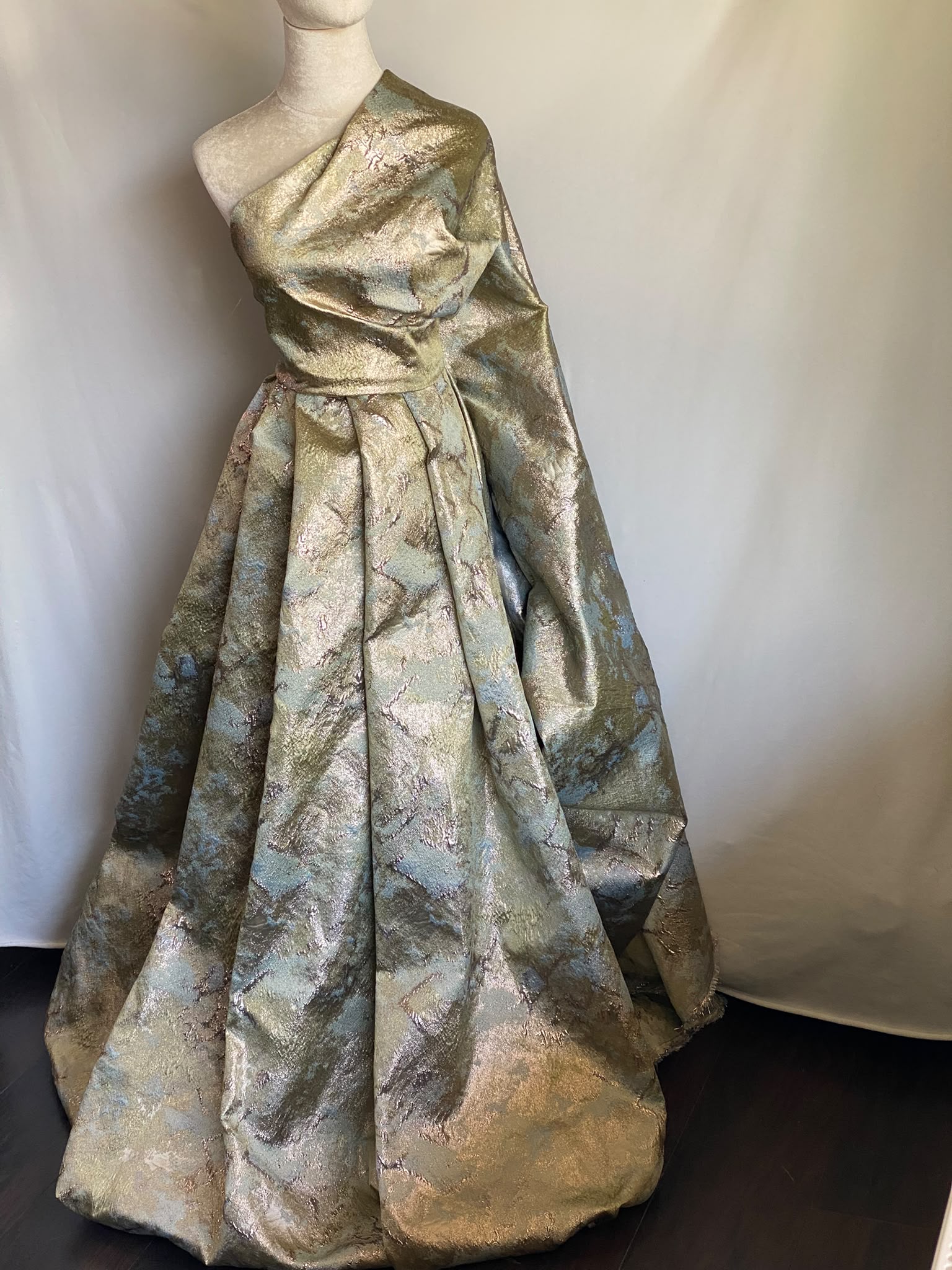 Tesatura Jacquard cu pete de culoare de vernil, cu bleu, olive auriu patinat - imagine 2