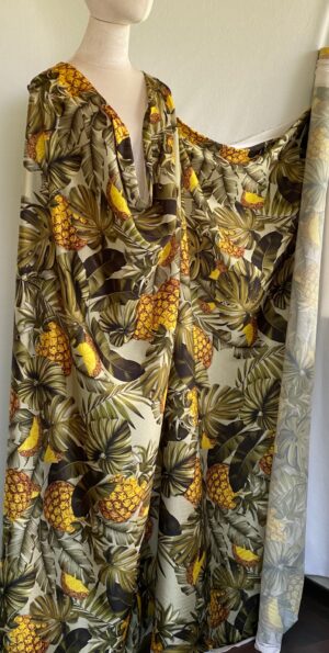 Țesătură crepe de Chine, satinat, cu design exotic, cu frunze și fructe ananas