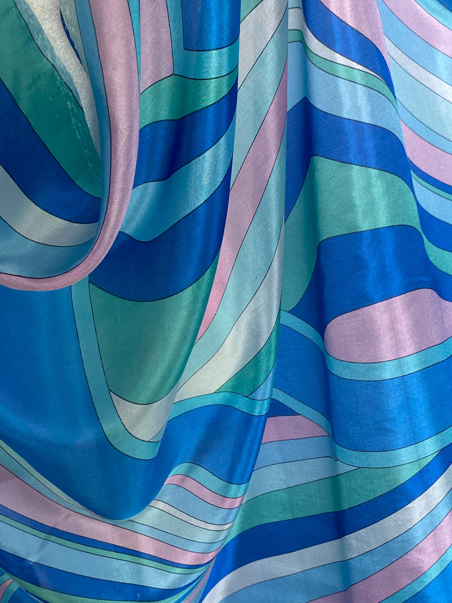 Tesatura din matase naturala foarte fina, tip muselina, cu design abstract, in nuante de bleu, turcoz, roz - imagine 4