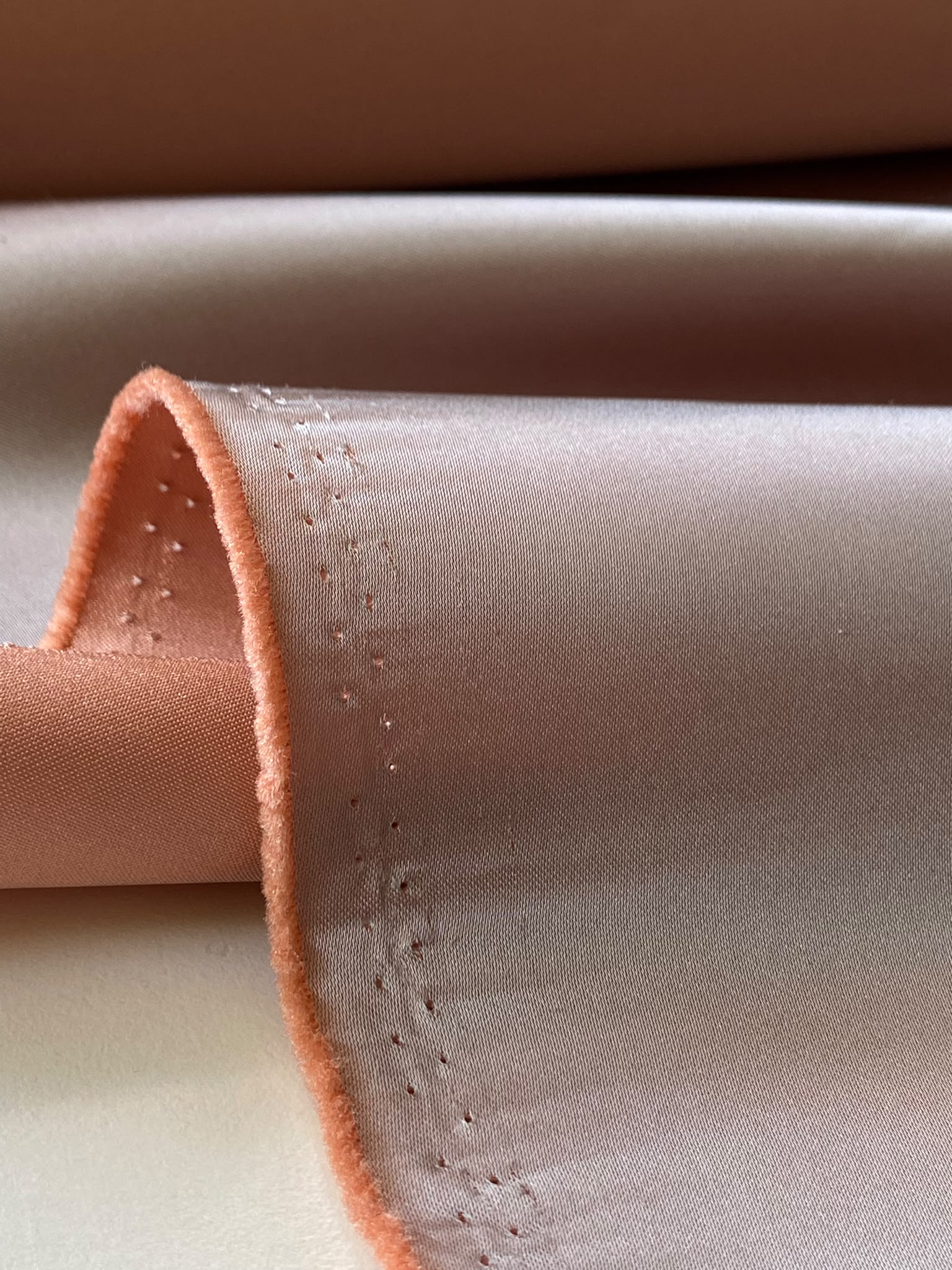 Țesătură tafta tip duchesse cu fibre naturale, dublu față, caramiziu pastel sidefat/grej satinat - imagine 4