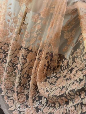 Broderie cu perle, margele si micropaiete, pe suport de tulle, cu bordura bogata laterala, cu ghirlande de flori, roz - piersiciu