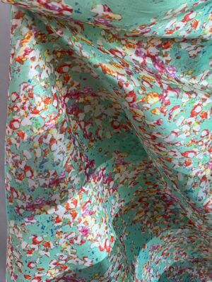 Tesatura crepe de Chine din matase naturala, satinat, cu dungi alternative (cca 10 cm) voal / shantung, cu imprimeu